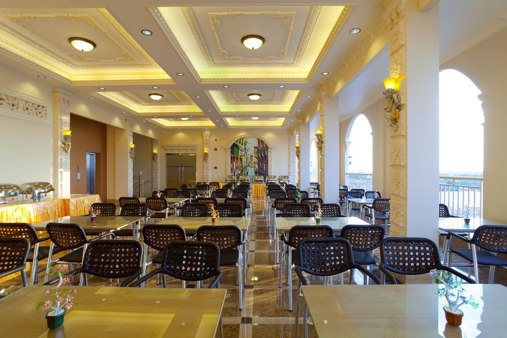 Hotel Grand Town Makassar Buitenkant foto