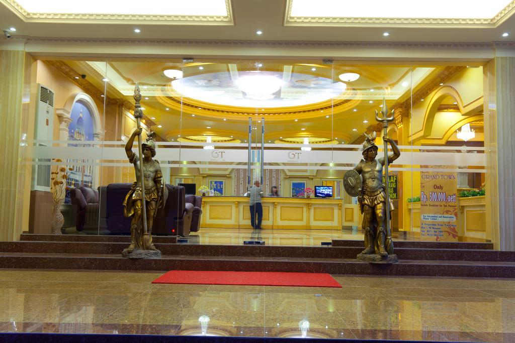 Hotel Grand Town Makassar Buitenkant foto