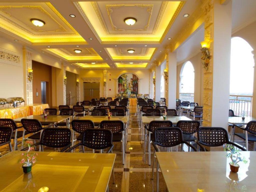 Hotel Grand Town Makassar Buitenkant foto