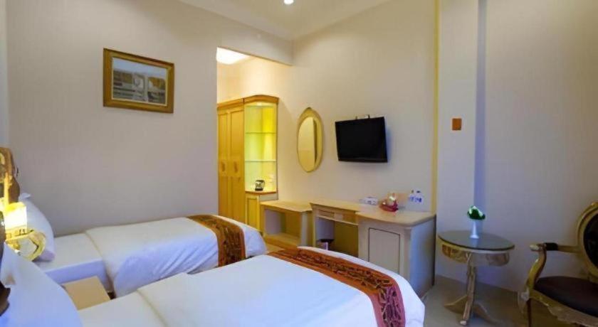 Hotel Grand Town Makassar Buitenkant foto