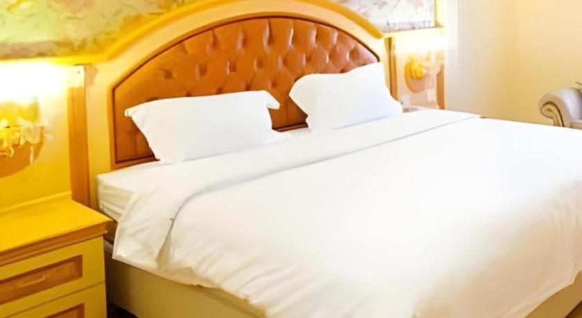 Hotel Grand Town Makassar Buitenkant foto