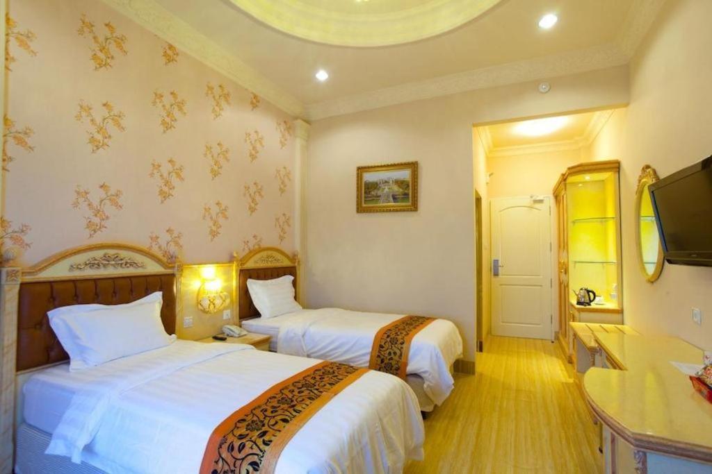 Hotel Grand Town Makassar Buitenkant foto