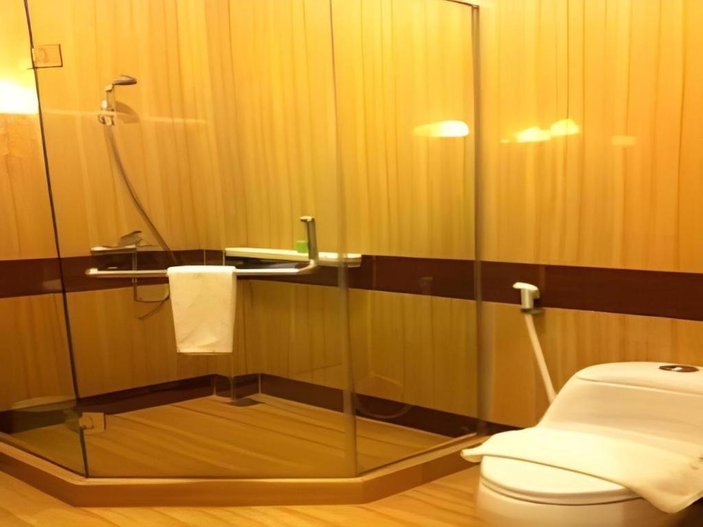 Hotel Grand Town Makassar Buitenkant foto