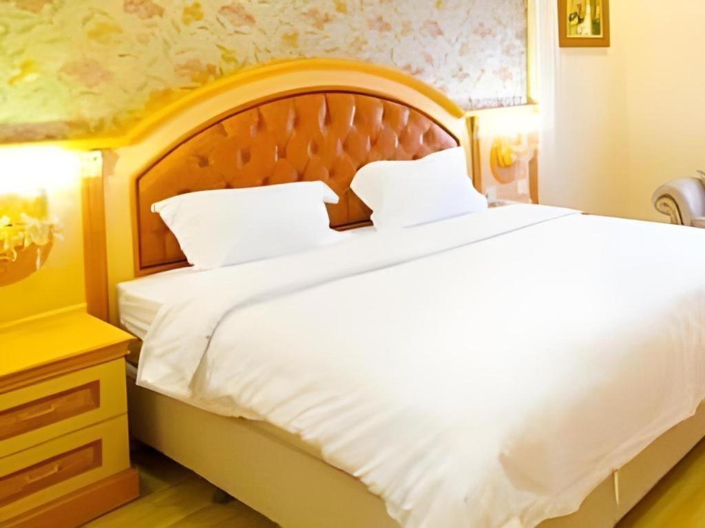 Hotel Grand Town Makassar Buitenkant foto
