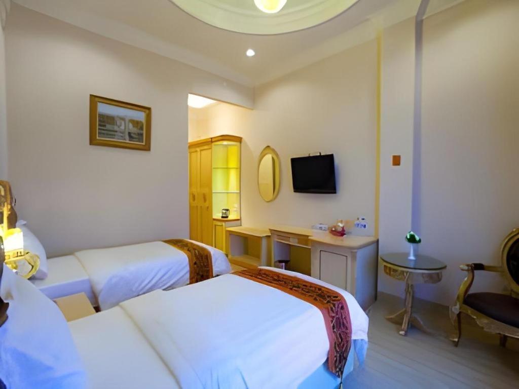Hotel Grand Town Makassar Buitenkant foto