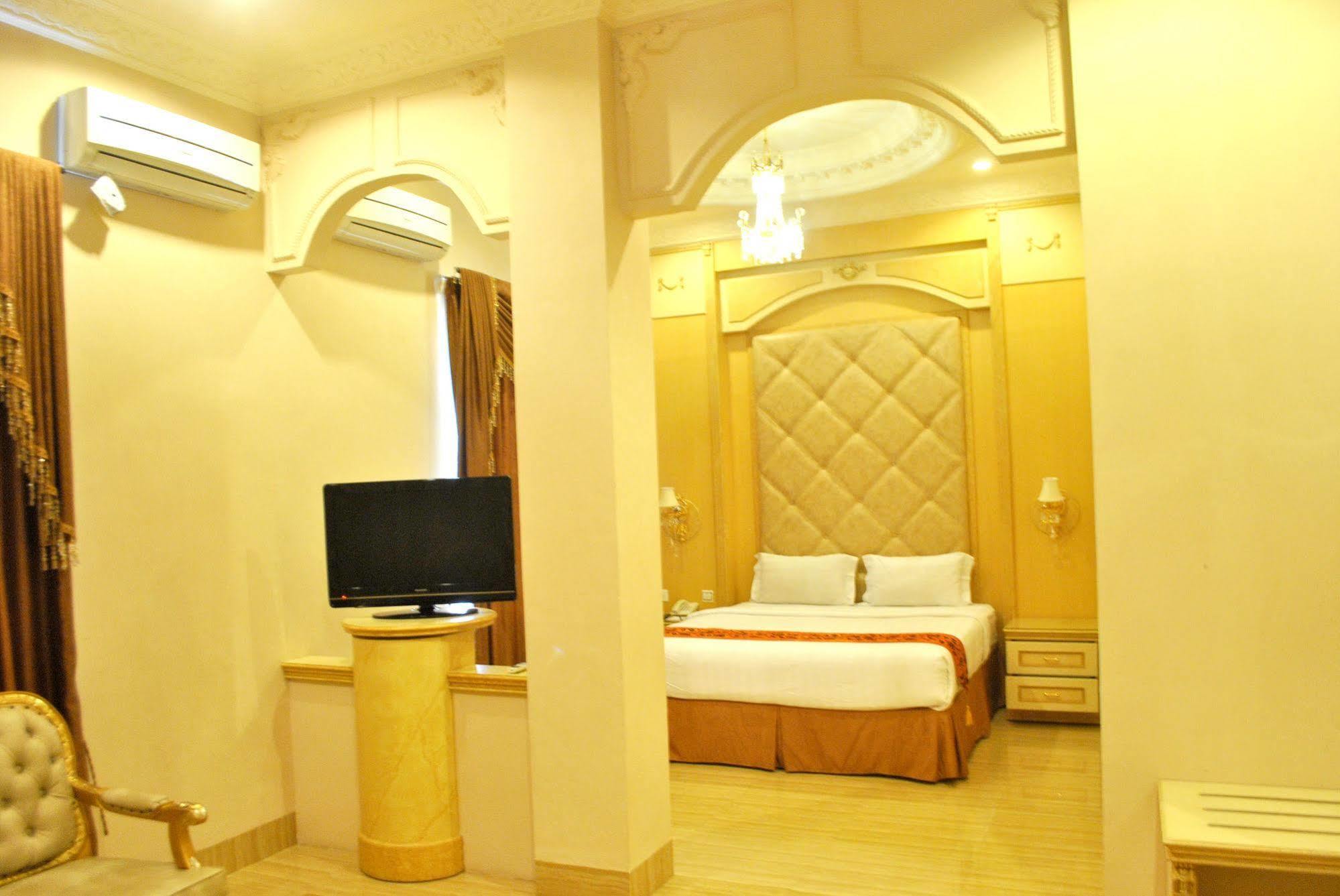 Hotel Grand Town Makassar Buitenkant foto
