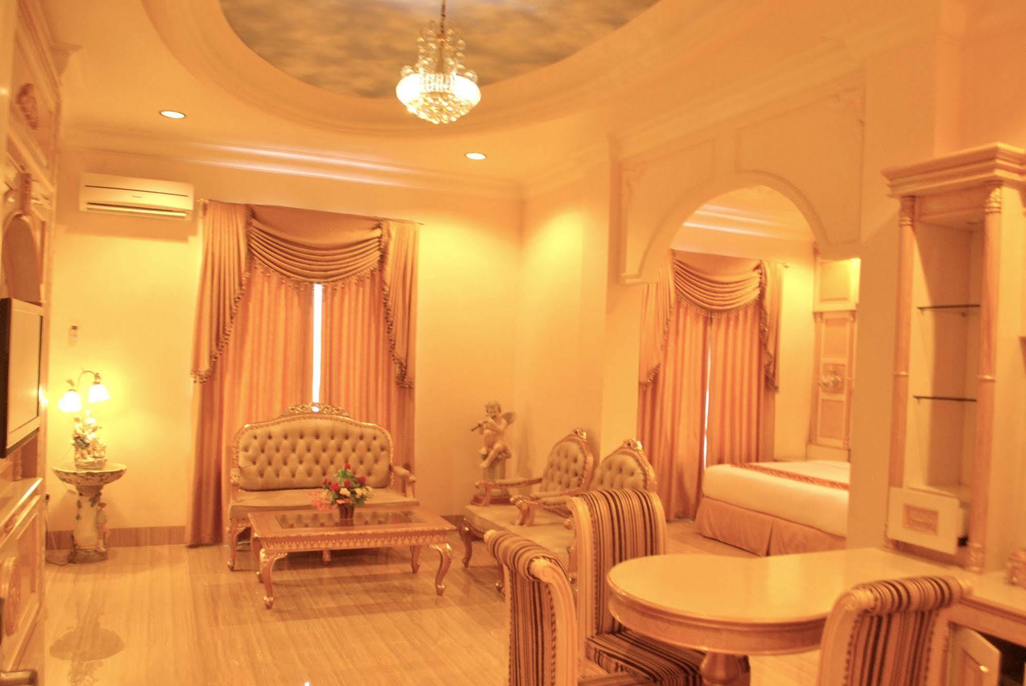 Hotel Grand Town Makassar Buitenkant foto
